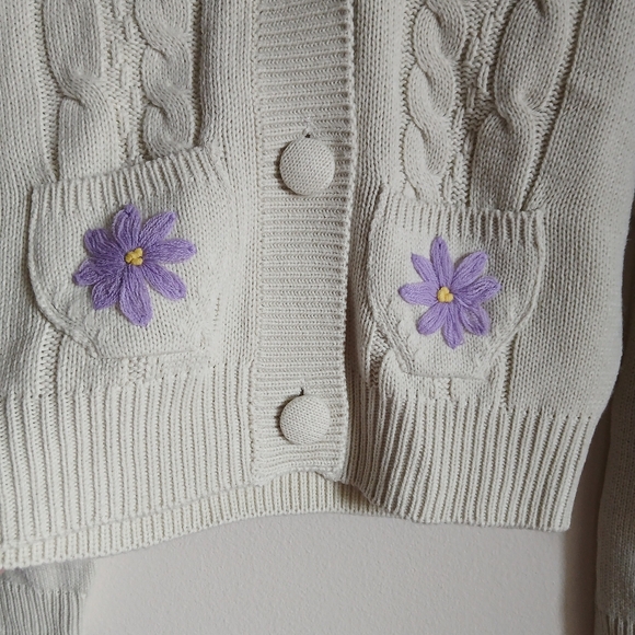 O!Oi Collection ivory sweater with big button closure pockets - Picture 10 of 12